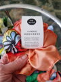 Hodvábna ručne maľovaná scrunchie - červený mix