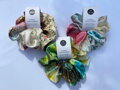 Hodvábna ručne maľovaná scrunchie - ružový mix