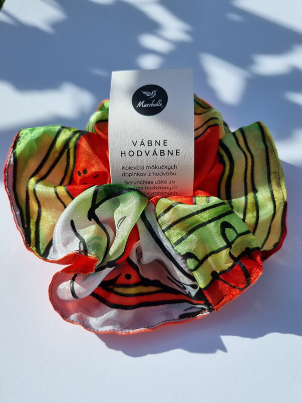 Hodvábna ručne maľovaná scrunchie - červený mix Hodvábna ručne maľovaná scrunchie - červený mix